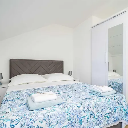 5* Beachfront Olive Mill * Putniković