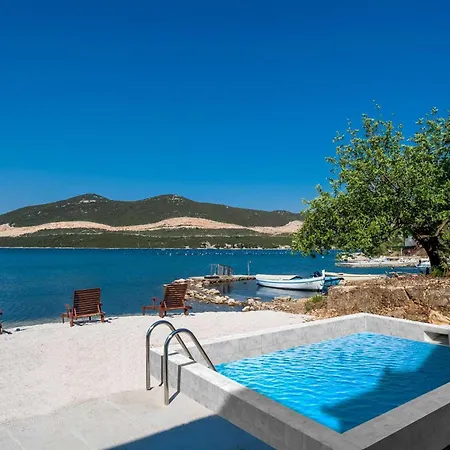 5* Beachfront Olive Mill Putniković