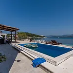 Willa 5* Beachfront Olive Mill *