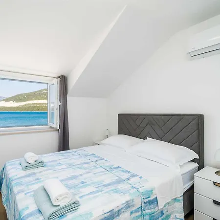 Villa 5* Beachfront Olive Mill Putniković