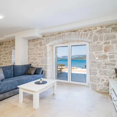 5* Beachfront Olive Mill Villa Putniković