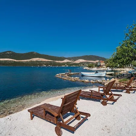 5* Beachfront Olive Mill Willa *