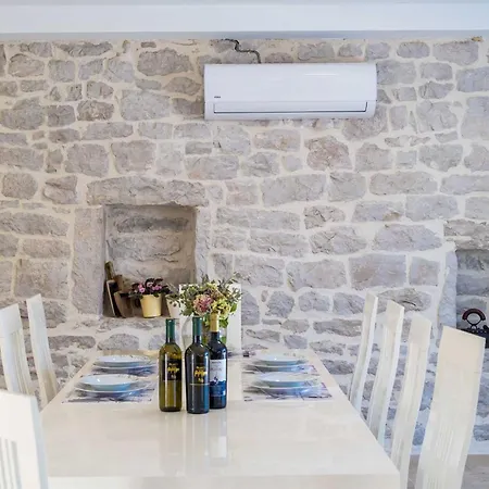 5* Beachfront Olive Mill Putniković