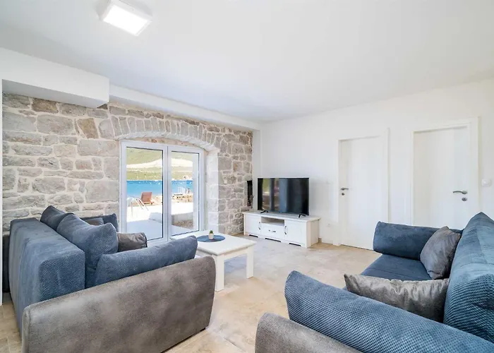 5* Beachfront Olive Mill * Putnikovic